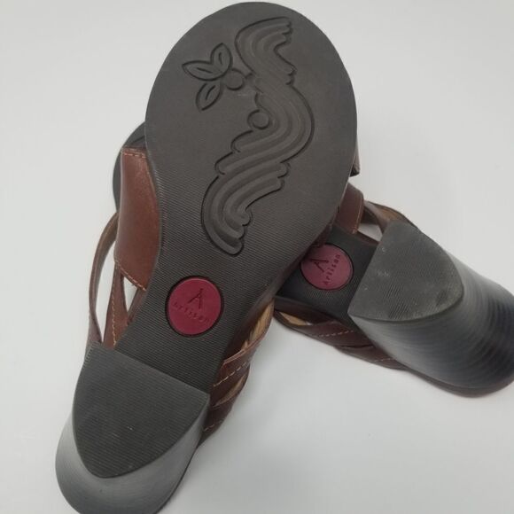 CLARKS Artisan Collection Heeled Sandal Brown size 7M. Leather upper. - Picture 13 of 16